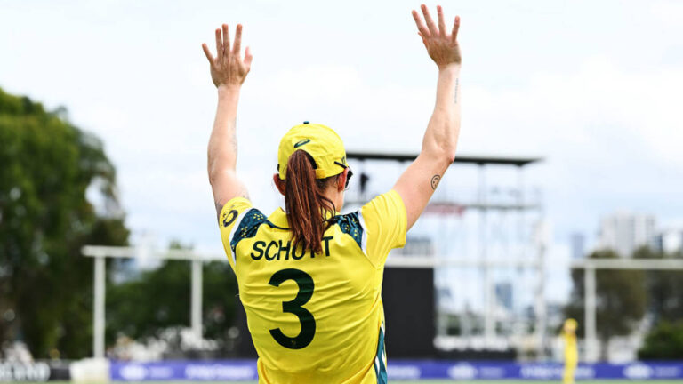 میگن شٹ کا آخری ورلڈ کپ: ‘Revenge, spite’ driving Schutt in World Cup swansong