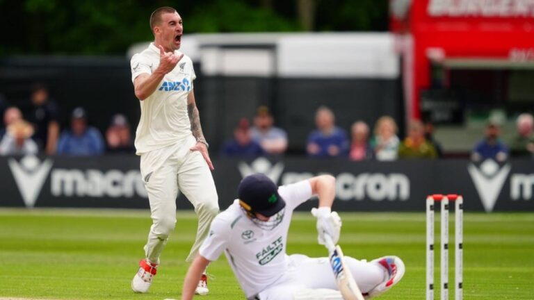 Tickner five-for wraps up innings win for New Zealand – نیوزی لینڈ کی آئرلینڈ کے خلاف اننگز سے شاندار فتح، بلیئر ٹکڑ کی پانچ وکٹیں