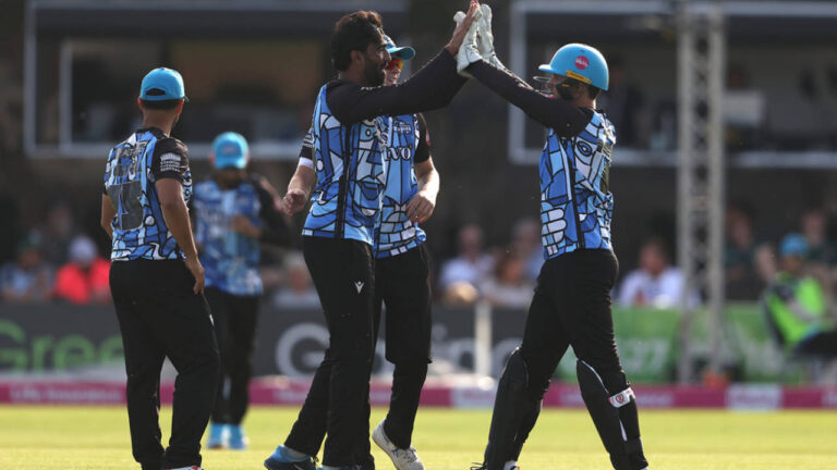 Usama Mir helps Worcestershire claim midlands bragging rights – اسامہ میر کی شاندار بولنگ، ورسیسٹر شائر کی واروک شائر پر دھماکے دار فتح